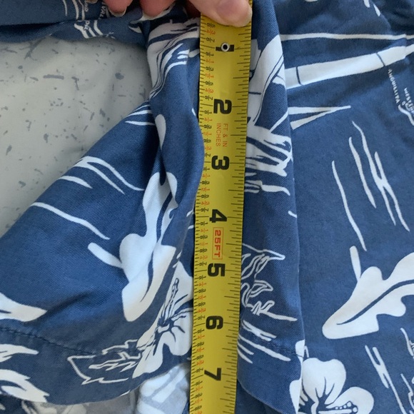 Vineyard Vines Blue and White Tropical Print Men's Shorts size 30 - Picture 3 of 6